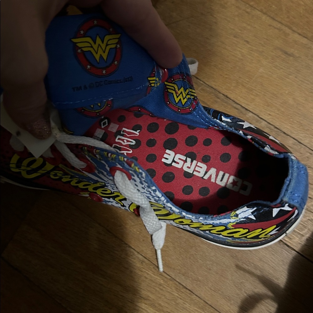 Converse x Wonder Woman Low top Print Gold Crown RARE TM&DC Comics/Converse EUC - Picture 6 of 7